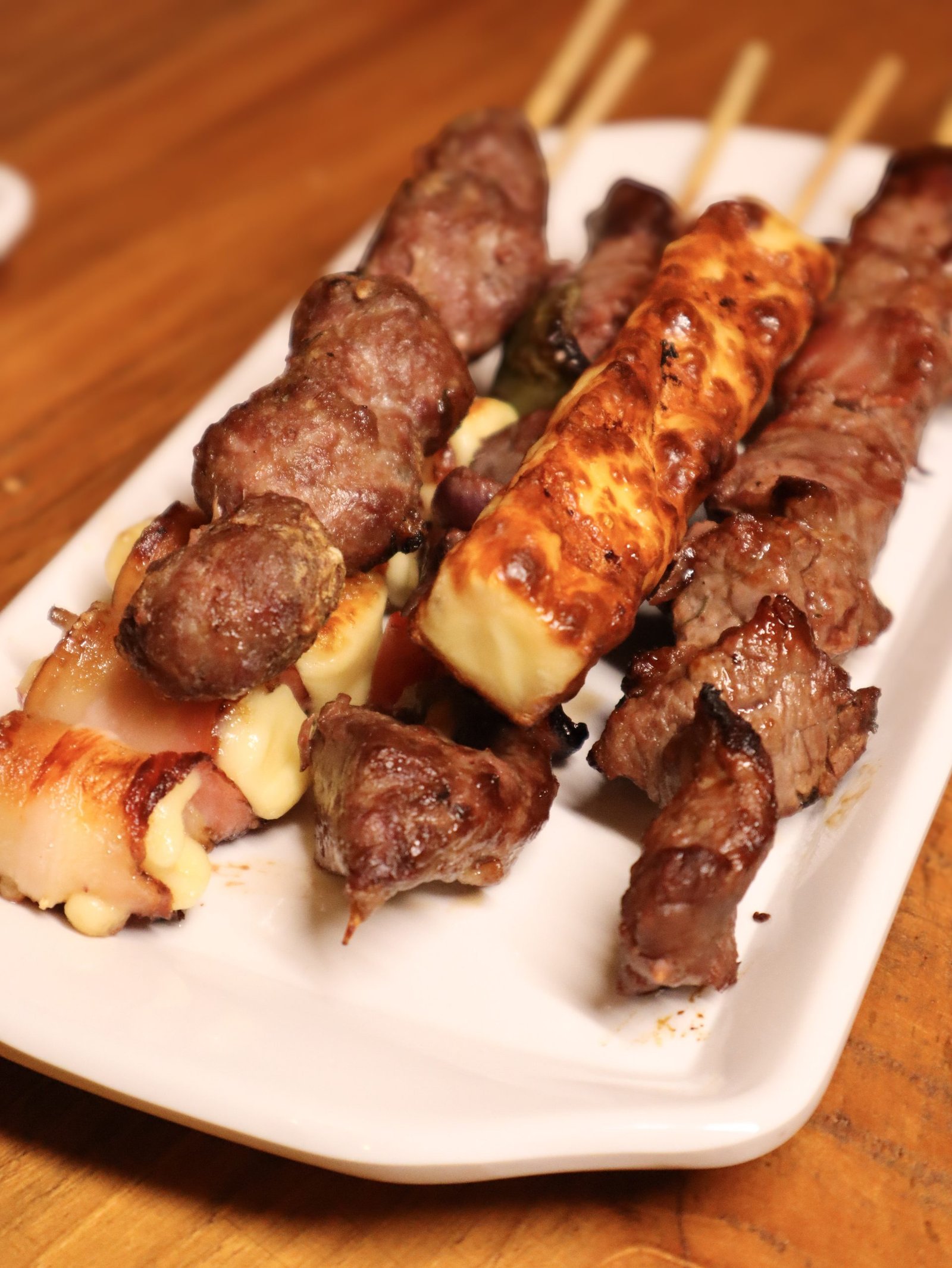 Espetinhos mistos grelhados do Nossa Carne, restaurante em Palotina - PR